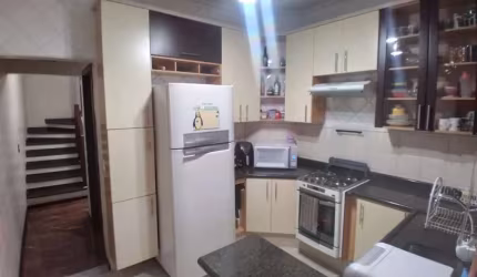 Sobrado com 2 Quartos e 2 banheiros à Venda, 95 m²