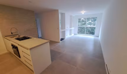 Apartamento à venda em São Paulo - Edifício Parnase, 3 dormitórios, reformado.