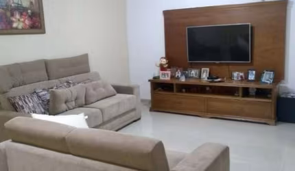 Sobrado à venda no Conjunto Residencial Jardim Canaã com 120m² 3 dormitórios 1 banheiro 2 vagas