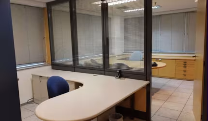 Conjunto Comercial à venda no Edifício Berkeley no Cerqueira César com 43m² 2 banheiros 1 vaga