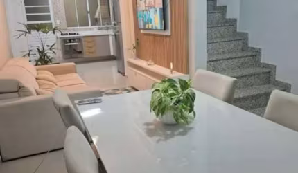 Casa à venda na Vila Romero com 102m² 2 dormitórios 2 banheiros 1 vaga