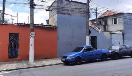 terreno com 4 casas