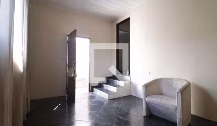 Casa à Venda - Água Fria, 3 Quartos,  220 m2