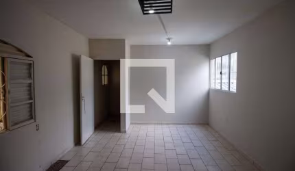 Casa à Venda - Conjunto Residencial Jose Bonifacio, 5 Quartos,  149 m2