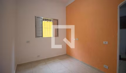 Casa à Venda - Vila Carmosina, 2 Quartos,  100 m2