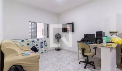 Casa à Venda - Vila Jacuí, 2 Quartos,  250 m2