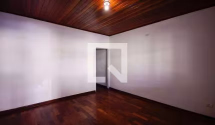 Casa à Venda - Bosque da Saúde, 3 Quartos,  70 m2