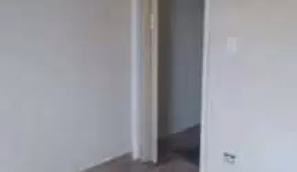 Sobrado com dois quartos dois banheiros em cima e embaixo cozinha sala lavanderia garagem tem quinta