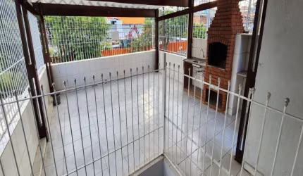 Casa sobrado à venda de 3 dormitórios e 2 vagas no Limão