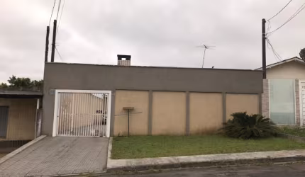 Excelente Casa com Edicula, Terreno amplo, por R$ 542.000,00 no Xaxim, Curitiba/PR