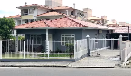 Casa para Venda em Florianópolis, Canasvieiras, 6 dormitórios, 2 suítes, 2 banheiros, 3 vagas