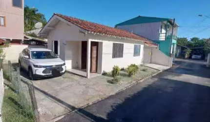 Casa para Venda em Florianópolis, Canasvieiras, 2 dormitórios, 1 banheiro, 2 vagas