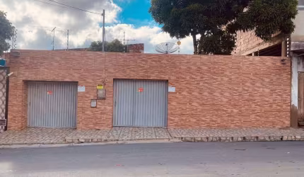 Vende-se Casa bem Localização no Bairro Santa Cruz