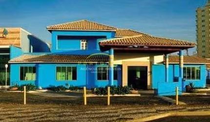 Excelente e ampla Casa Comercial para Venda em Armação, frente da praia para vc montar o seu negóci