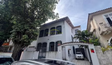 Casa comercial à venda nos Barris!Excelente opção para todo tipo de comercio em bairro central de S