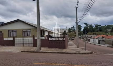 Casa de esquina com 4 dormitórios à venda