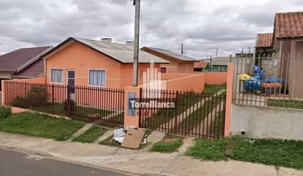 Casa à venda no centro de Carambeí