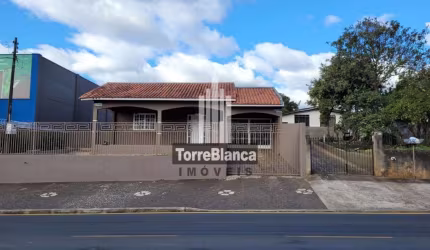 Ótima casa à venda na Leopoldo Froes