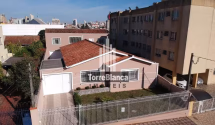 Casa Comercial com total de 11 dormitórios para alugar, 440 m² - Próximo  Havan em Uvaranas - Ponta