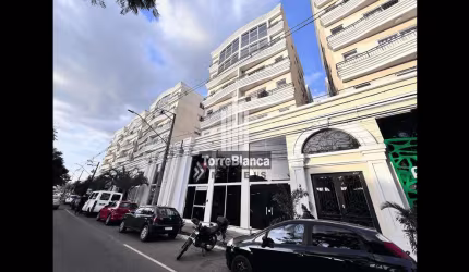 Apartamento para locação, 3 suítes e 4 banheiros, Churrasqueira, 2 vagas de garagem, 197m², Ed. Res