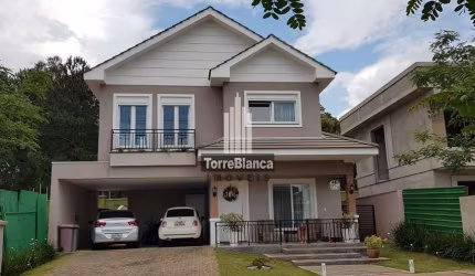 Sobrado para locação, 3 suítes sendo 1 master, 2 vagas de garagem, 240m², Condomínio Terras Alphavi