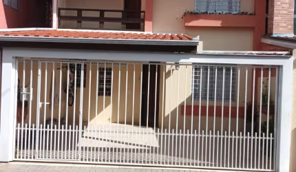 Lindo sobrado em condomínio com piscina no xaxim
