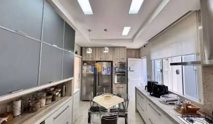 (Aceita troca) Sobrado com 3 quartos à venda, 348 m² por R$ 1.550.000 - Jardim Tóquio - Maringá/PR