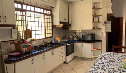 Casa com 3 quartos à venda, 230 m² por R$ 1.290.000 - Zona 08 - Maringá/PR