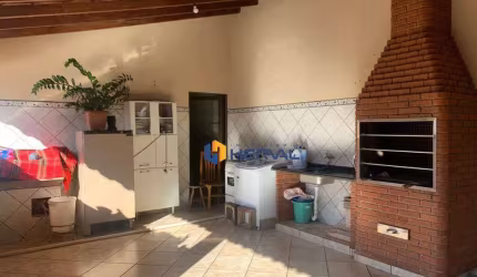 Casa com 3 quartos à venda, 225 m² por R$ 1.050.000 - Jardim Iguaçu - Maringá/PR