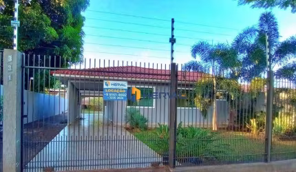 Casa para locação com 3 quartos, sendo 1 suíte no Jardim Alvorada em Maringá.