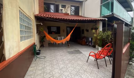 Lindo Sobrado 2 quadras da praia