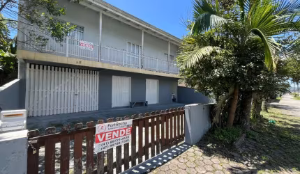 Sobrado com ponto comercial