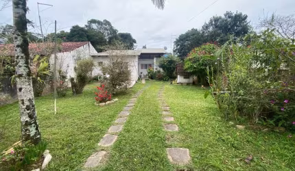 CASA COM TERRENO INTEIRO