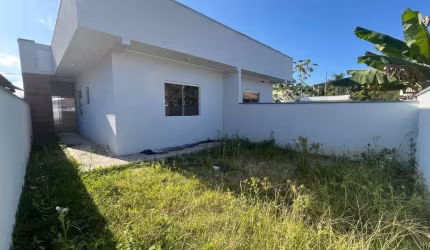 Linda casa À apenas 400 metros do mar