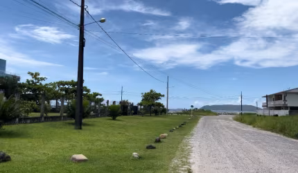 TERRENO ATERRADO apenas 100 metros da praia ️