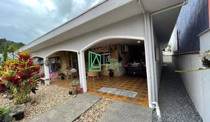 Casa à venda, Gravatá, PENHA - SC-Ampla casa com 140 m  com 03 dormitórios sendo 01 suíte , 02 salas