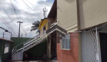 Casa com 2 Pavimentos de 9 Quartos em Afogados, Recife