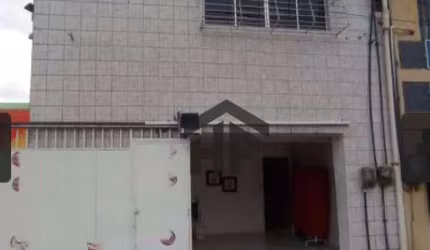 Casa com 5 Quartos, localizada no Monteiro - Recife/PE. À Venda