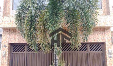 Casa de 2 andares, com 5 quartos sendo 2 suítes e área para eventos, localizada em Artur Lundgren I, Paulista - PE.  À Venda.