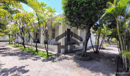 Casa Residencial ou Comercial de 245m² à venda, com 7 quartos no terreno de 781m², localizada no Carmo, Olinda - Pernambuco.