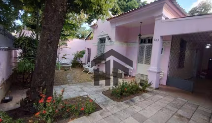 Casa Comercial de 160m² para alugar, com 04 quartos e 3 salas, localizada em Casa Forte, Recife - Pernambuco.