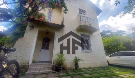 Casa de 355m², no terreno de 675m² para alugar ou vender,  com 4 quartos, localizada em Santo Amaro, Recife - Pernambuco.