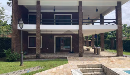 Casa de 270m² para alugar ou vender, com 5 quartos (2 suítes), localizada em Aldeia, Camaragibe - Pernambuco.