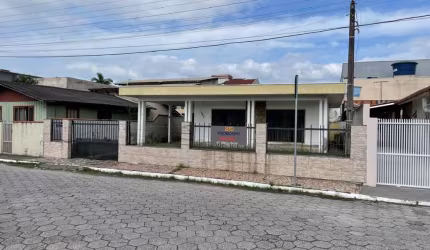 Casa com 3 quartos à venda na Rua Secretário José Schubert Junior, 1099, Centro, Navegantes por R$ 750.000