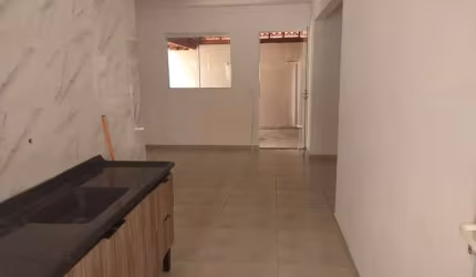 Casa para Venda em Pirassununga, Jardim Lauro Pozzi, 3 dormitórios, 1 suíte, 1 banheiro, 1 vaga