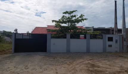 Linda Casa a venda - Praia do Ervino/SFS R$ 500.000,00 estuda troca.