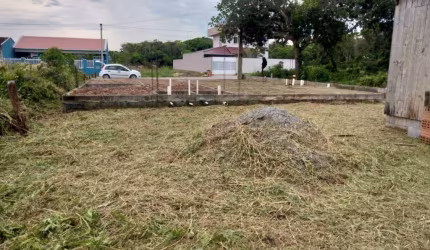Terreno c/ 375,00 + fundação de casa de 140m2 -  dist.280m do mar.