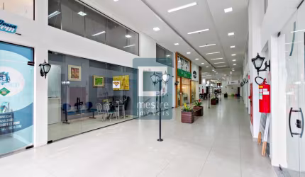 Loja comercial duplex com 50m² na galeria do Green Center &#8211; Centro