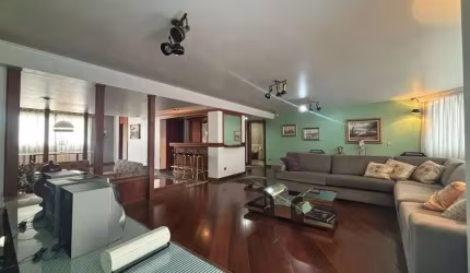 Apartamento mobiliado com 275m² privativos 4 suítes e 3 vagas no Batel