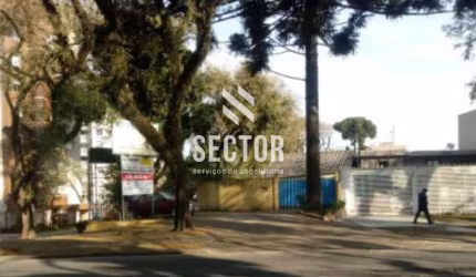 Terreno de esquina à venda em Curitiba